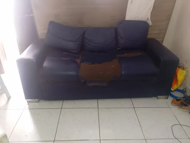 Sofá usado doação.