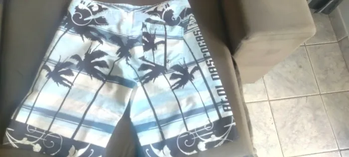 Vendo duas bermudas semi novas da marca atol das Rocas em perfeito estado