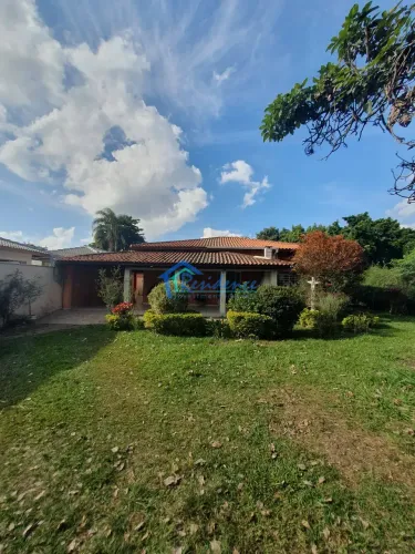 Chácara com 900m², 3 dormitórios para Locaçã por R$ 4800,00/mês + IPTU- Parque Presidente