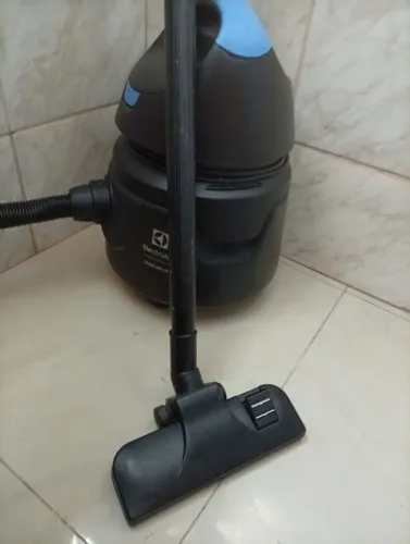 Aspirador de pó e água com soprador Electrolux Hidrolux