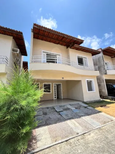 Alugo casa dupléx em condomínio com 3 suítes e 5 banheiros