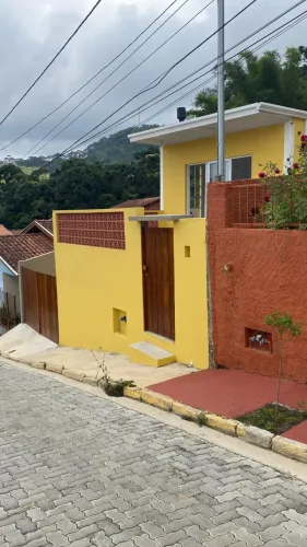 Casa para venda possui 280 metros quadrados com 2 quartos em Centro - Gonçalves - MG