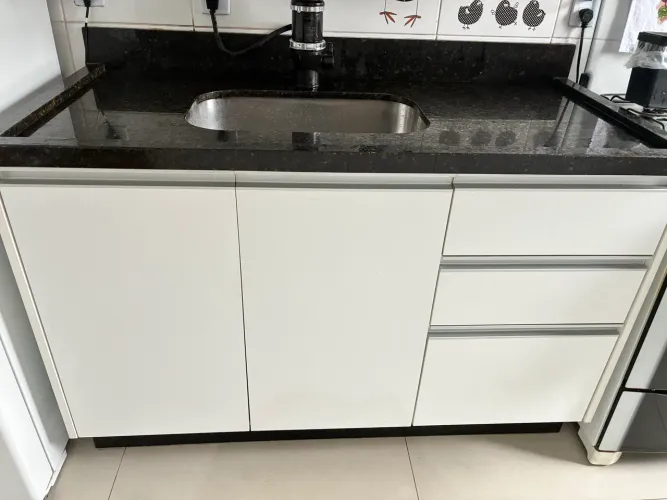 Pia pedra Ubatuba + gabinete planejado 