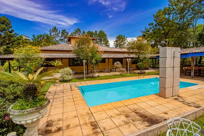 Casa para venda com 5000 metros quadrados com 6 quartos