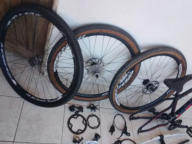 Vendo. E troco peças de bike