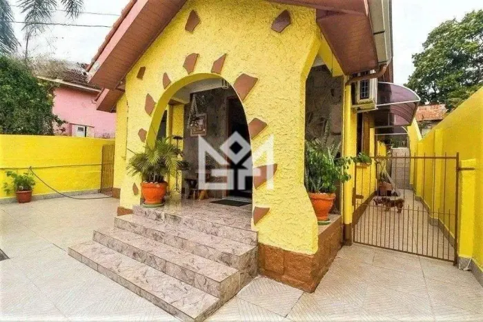 Casa à venda em Partenon, Porto Alegre 2 quartos, varanda gourmet, frente