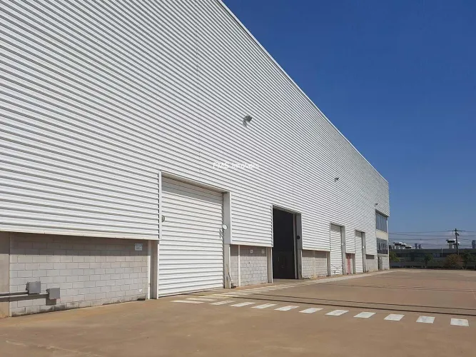 Galpão comercial para locação em Cabreúva-SP, bairro Pinhal: 1 sala, 4 banheiros, 10 vagas