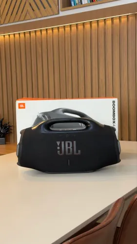 Jbl Boombox 4 semi nova 1 mês de uso