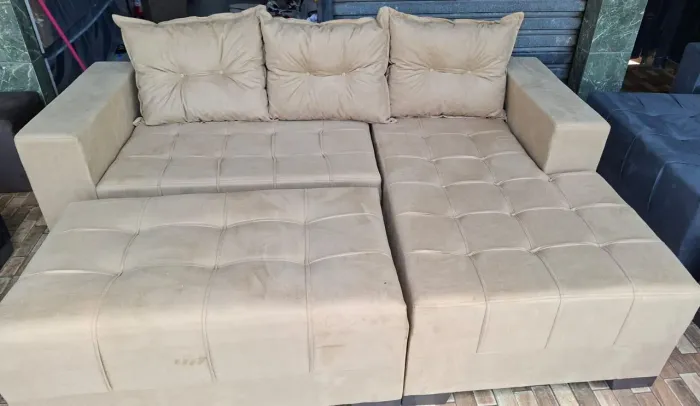 Sofá chaise+ puff grande