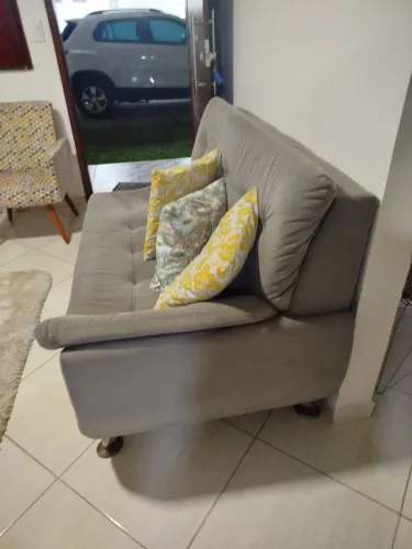 Vendo sofá namoradeira com duas cadeiras 