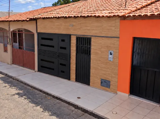 Vende-se Casa com 3 quartos no bairro do Jacu próximo ao mercado. CONFIRA!