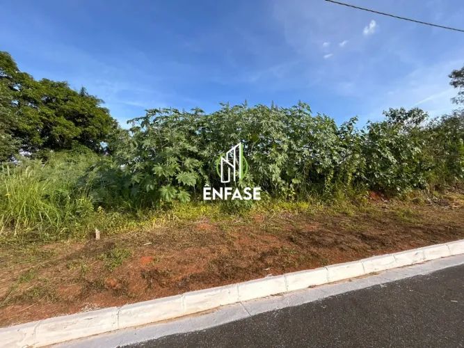 Lote de 360m² à venda no Condomínio Vitória Tênis Residence