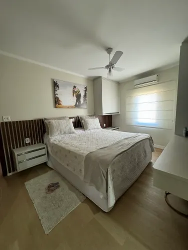 Cama king seminova