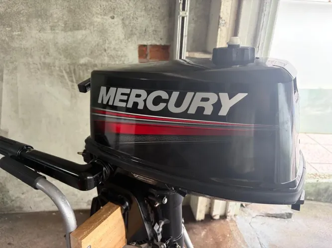 Motor marca mercury 5 hp 2 tempos, ano 2024 com menos de 10 horas