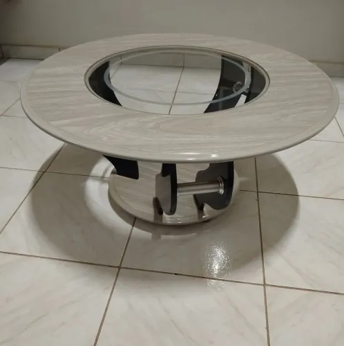Mesa de Centro Moderna Circular - Amadeirado e Vidro.