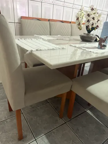 Mesa e cama 