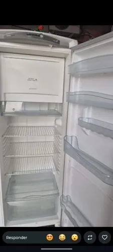 Vende-se geladeira