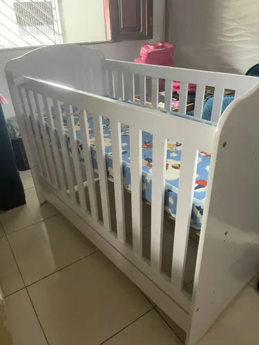 Berço NUNCA USADO 