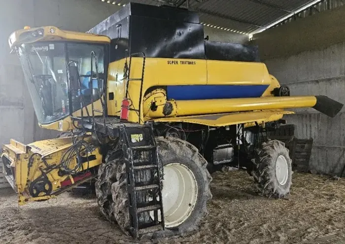 Colheitadeira New Holland CS6090, PL30 flexível e PL25 flexível