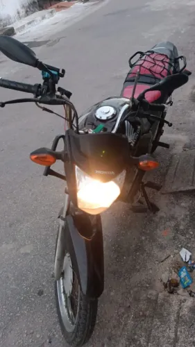 Vendo Fan 125 , 2015 único dono ... Moto boa para trabalhar, econômica. Toda original