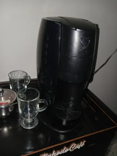 Vende se cafeteira + porta cápsula