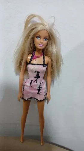 Barbie Chic da linha de entrada ("Basic Entry / Chic doll anos 2000)