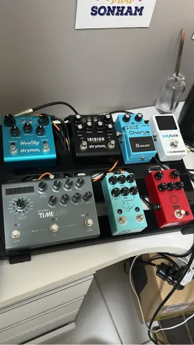 Pedalboard com pedais completo