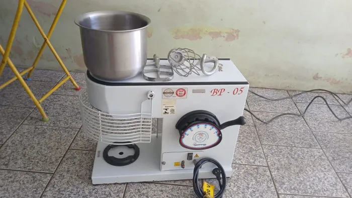Batedeira industrial 5 litros 220v da marca Gastromaq