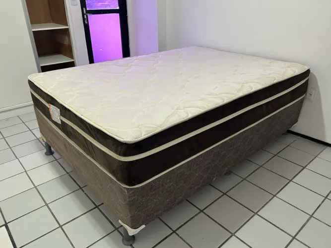 Vendo cama super conservada tamanho quem