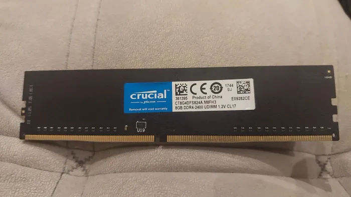 Memoria 8GB DDR4-2400 para computador Crucial