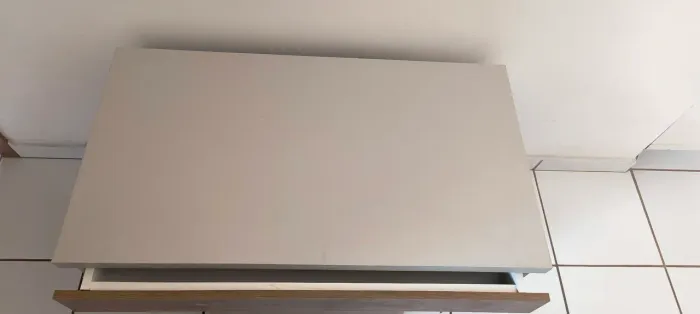 Mesa suspensa para estudo em mdf