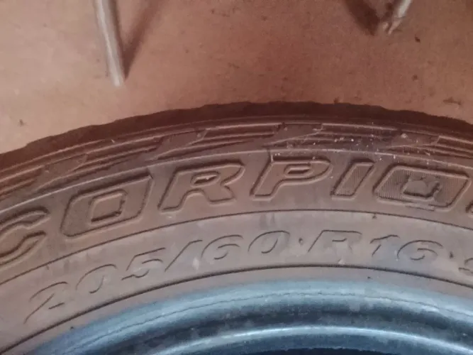 Vendo pneus semi novos Scorpions 205/60 R16 tenho 4unidades