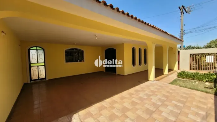 Casa residencial com 5 quartos sendo 3 suítes disponível para locação no bairro Nossa Senh
