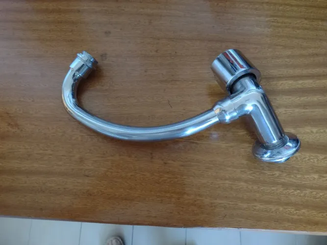 Torneira para cozinha bica alta de parede 