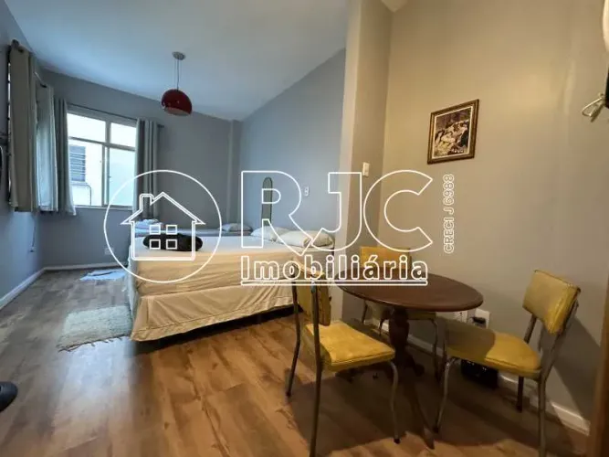 Kitnet/Conjugado : / Residencial / Grajaú