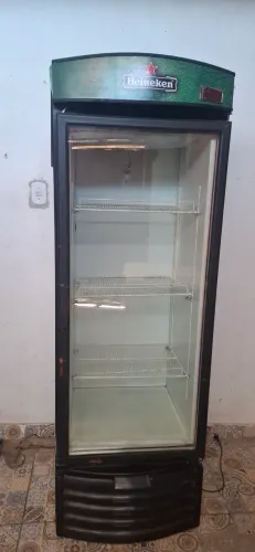 Freezer/ motor novo/ tem que trocar o gás e a borracha da porta...