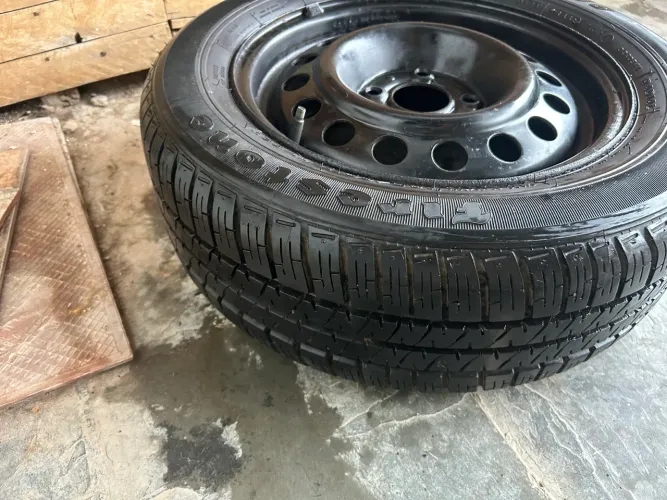 Pneu 14 novo + roda 185/60/14