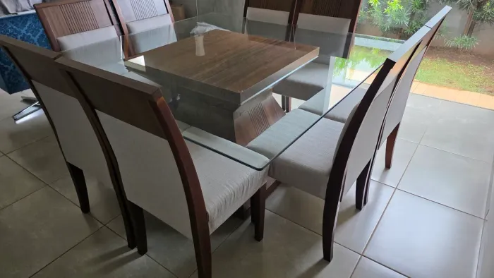Mesa jantar 8 lugares 1,60 X 1,60 com cadeiras