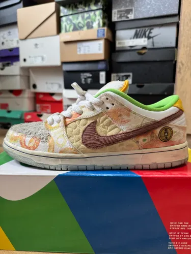Nike SB Dunk Low Street Hawker