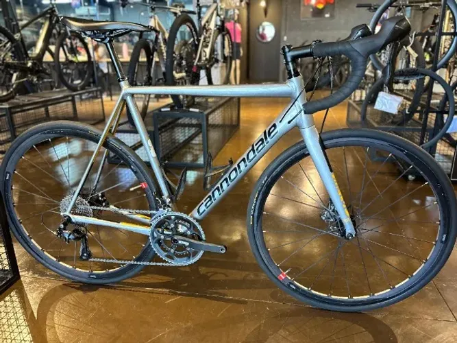 Bicicleta Seminova Cannondale Caad 12
