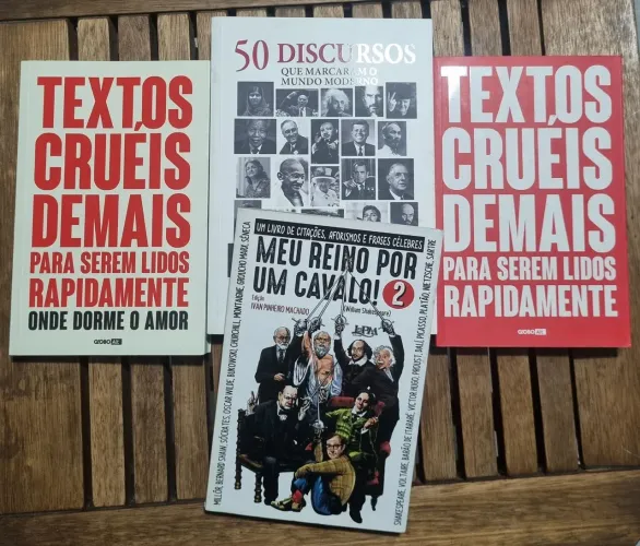Combo de livros com frases 