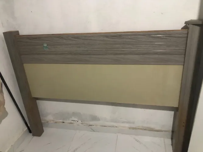 VENDO CAMA DE CASAL DE MADEIRA COMPLETA 