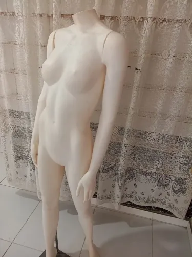 Manequim feminino usada