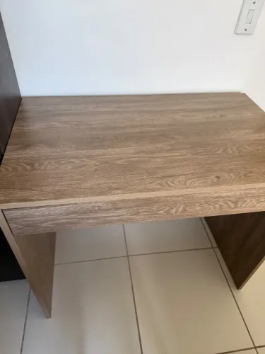 Escrivaninha com 1 gaveta