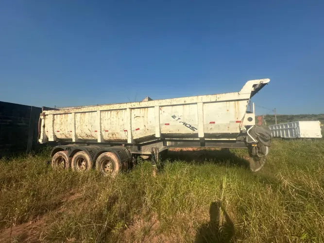 VENDA Lote Completo: 4 Carretas Basculantes + Escavadeira Komatsu PC200