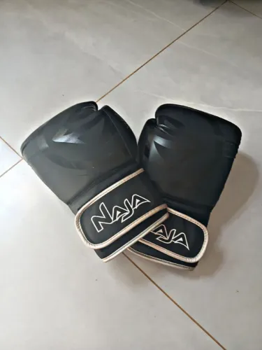 Luva naja black line, para Muay thai e boxe