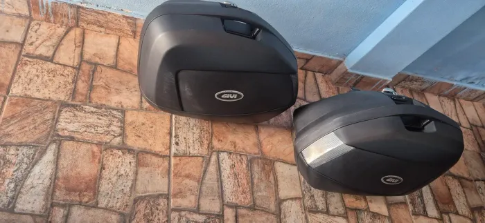 Baú givi v35 com suporte para nc 750x 