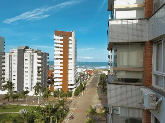 Apartamento de dois dormitórios na Praça Quatro em Torres/RS.