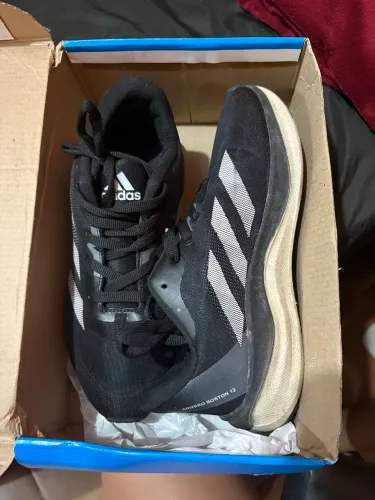 Vende-se tênis de corrida adidas 