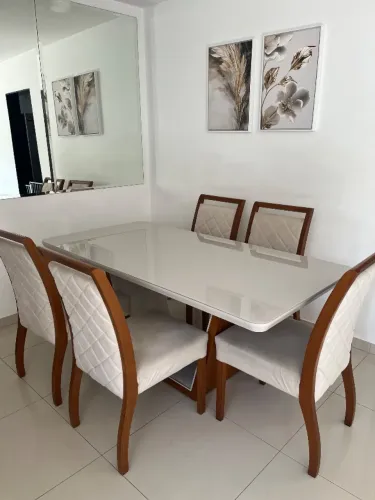 Mesa de jantar com 5 cadeiras